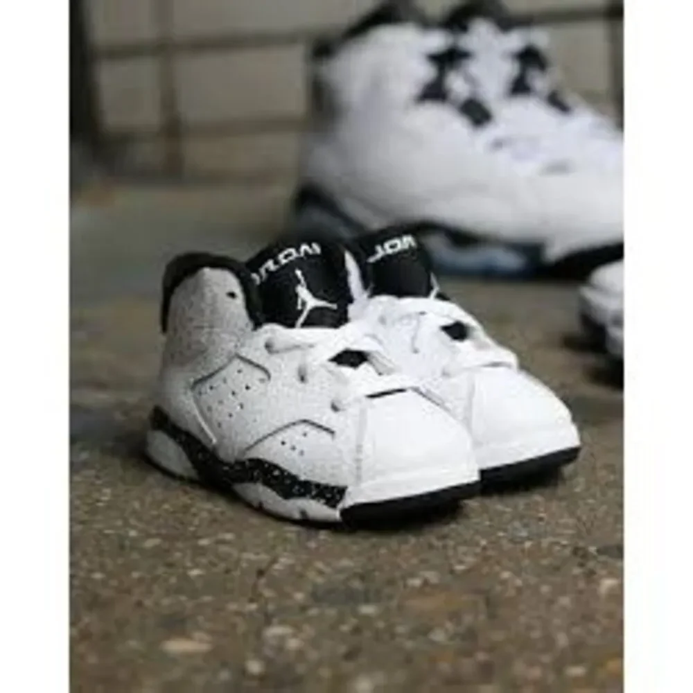 Jordan 6 Retro Sneakers White Black Reverse Oreo Basketball Little Kid Size 12C